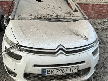 Ситроен С4 Пикассо 2016 в Ровно на Automoto.ua Белый Ситроен С4 Пикассо, объемом двигателя 1.6 л и пробегом 199 тыс. км за 5000 $, фото 1 на Automoto.ua