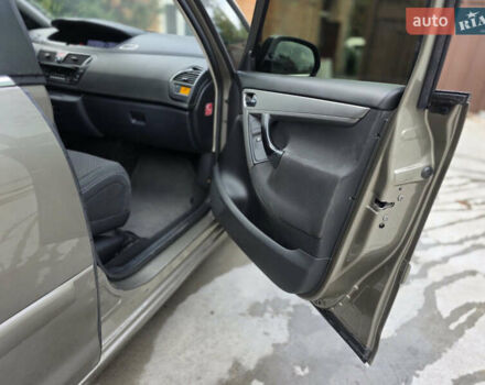 Бежевий Сітроен С4 Пікассо, об'ємом двигуна 1.6 л та пробігом 240 тис. км за 5750 $, фото 7 на Automoto.ua
