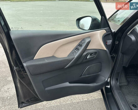 Чорний Сітроен С4 Пікассо, об'ємом двигуна 1.56 л та пробігом 172 тис. км за 11250 $, фото 14 на Automoto.ua