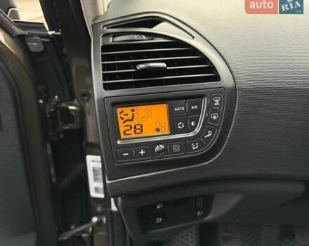 Коричневый Ситроен С4 Пикассо, объемом двигателя 1.6 л и пробегом 257 тыс. км за 6999 $, фото 33 на Automoto.ua