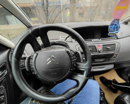 Красный Ситроен С4 Пикассо, объемом двигателя 2 л и пробегом 300 тыс. км за 4500 $, фото 6 на Automoto.ua