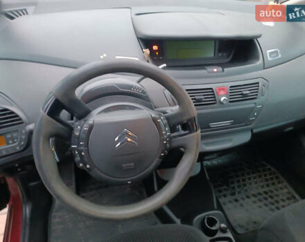 Красный Ситроен С4 Пикассо, объемом двигателя 2 л и пробегом 290 тыс. км за 4200 $, фото 8 на Automoto.ua