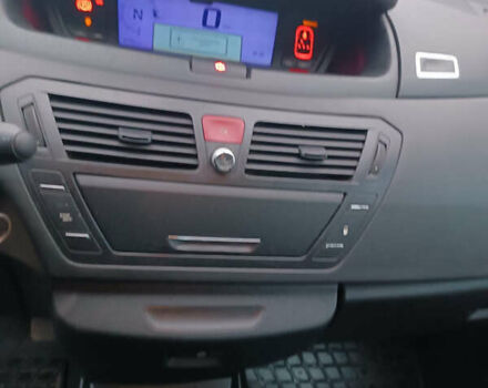 Красный Ситроен С4 Пикассо, объемом двигателя 2 л и пробегом 290 тыс. км за 4200 $, фото 16 на Automoto.ua