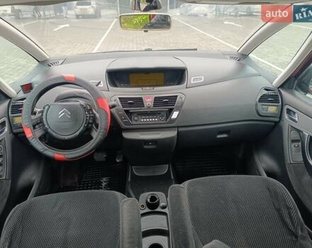 Красный Ситроен С4 Пикассо, объемом двигателя 1.6 л и пробегом 339 тыс. км за 5399 $, фото 4 на Automoto.ua