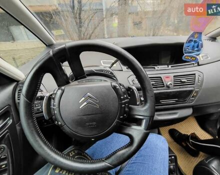 Червоний Сітроен С4 Пікассо, об'ємом двигуна 2 л та пробігом 300 тис. км за 4500 $, фото 5 на Automoto.ua