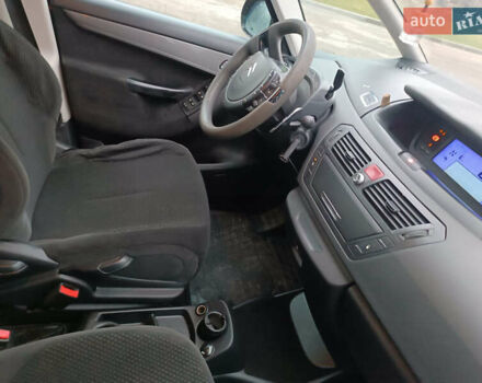 Красный Ситроен С4 Пикассо, объемом двигателя 2 л и пробегом 290 тыс. км за 4200 $, фото 19 на Automoto.ua