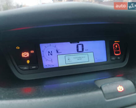 Красный Ситроен С4 Пикассо, объемом двигателя 2 л и пробегом 290 тыс. км за 4200 $, фото 12 на Automoto.ua