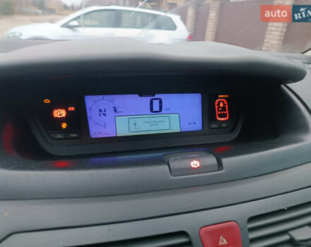 Красный Ситроен С4 Пикассо, объемом двигателя 2 л и пробегом 290 тыс. км за 4200 $, фото 17 на Automoto.ua