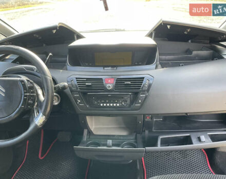 Красный Ситроен С4 Пикассо, объемом двигателя 1.6 л и пробегом 285 тыс. км за 7000 $, фото 11 на Automoto.ua