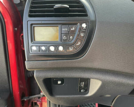 Красный Ситроен С4 Пикассо, объемом двигателя 1.6 л и пробегом 285 тыс. км за 7000 $, фото 16 на Automoto.ua