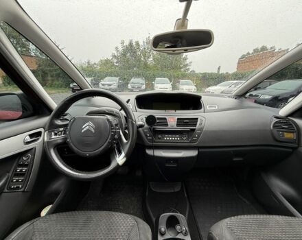 Червоний Сітроен С4 Пікассо, об'ємом двигуна 2 л та пробігом 280 тис. км за 4950 $, фото 7 на Automoto.ua