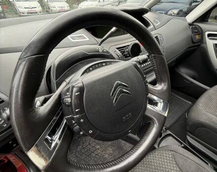 Червоний Сітроен С4 Пікассо, об'ємом двигуна 2 л та пробігом 280 тис. км за 4950 $, фото 10 на Automoto.ua