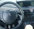 Красный Ситроен С4 Пикассо, объемом двигателя 2 л и пробегом 305 тыс. км за 8000 $, фото 8 на Automoto.ua