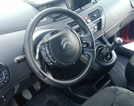 Червоний Сітроен С4 Пікассо, об'ємом двигуна 2 л та пробігом 300 тис. км за 8500 $, фото 11 на Automoto.ua