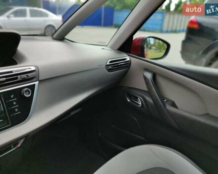 Красный Ситроен С4 Пикассо, объемом двигателя 1.56 л и пробегом 202 тыс. км за 10300 $, фото 3 на Automoto.ua