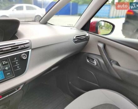 Красный Ситроен С4 Пикассо, объемом двигателя 1.56 л и пробегом 202 тыс. км за 10300 $, фото 4 на Automoto.ua