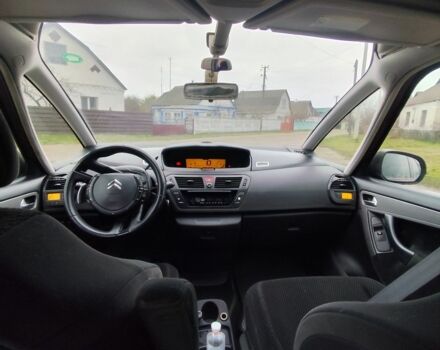 Красный Ситроен С4 Пикассо, объемом двигателя 2 л и пробегом 270 тыс. км за 4700 $, фото 6 на Automoto.ua