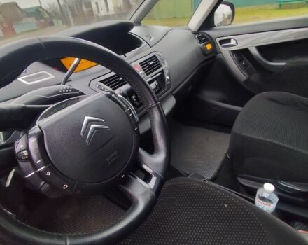 Красный Ситроен С4 Пикассо, объемом двигателя 2 л и пробегом 270 тыс. км за 4700 $, фото 5 на Automoto.ua