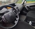 Красный Ситроен С4 Пикассо, объемом двигателя 2 л и пробегом 270 тыс. км за 4700 $, фото 5 на Automoto.ua