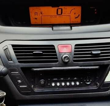 Червоний Сітроен С4 Пікассо, об'ємом двигуна 1.75 л та пробігом 281 тис. км за 3600 $, фото 12 на Automoto.ua
