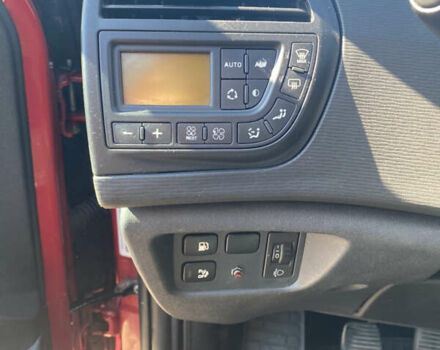 Червоний Сітроен С4 Пікассо, об'ємом двигуна 1.56 л та пробігом 215 тис. км за 5400 $, фото 14 на Automoto.ua