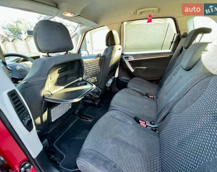 Ситроен С4 Пикассо 2009 в Боярка на Automoto.ua Красный Ситроен С4 Пикассо, объемом двигателя 1.6 л и пробегом 155 тыс. км за 6300 $, фото 3 на Automoto.ua