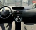 Красный Ситроен С4 Пикассо, объемом двигателя 1.6 л и пробегом 192 тыс. км за 7700 $, фото 20 на Automoto.ua