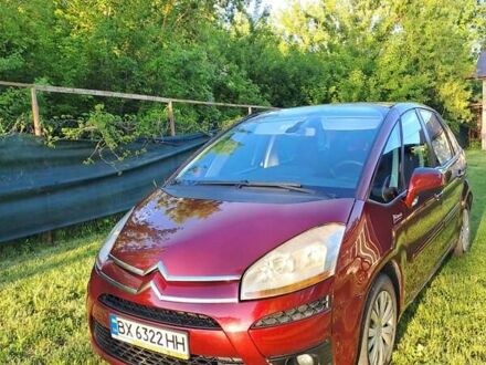 Сітроен С4 Пікассо 2008 у Городок на Automoto.ua Червоний Сітроен С4 Пікассо, об'ємом двигуна 2 л та пробігом 336 тис. км за 4800 $, фото 1 на Automoto.ua
