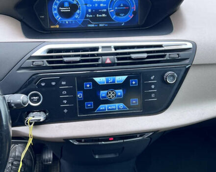 Сітроен С4 Пікассо, об'ємом двигуна 2 л та пробігом 180 тис. км за 11900 $, фото 18 на Automoto.ua