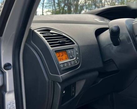 Ситроен С4 Пикассо, объемом двигателя 1.6 л и пробегом 227 тыс. км за 5100 $, фото 22 на Automoto.ua