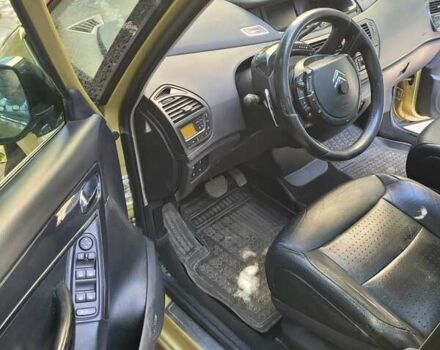 Желтый Ситроен С4 Пикассо, объемом двигателя 2 л и пробегом 310 тыс. км за 5900 $, фото 12 на Automoto.ua