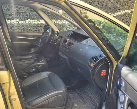 Желтый Ситроен С4 Пикассо, объемом двигателя 2 л и пробегом 310 тыс. км за 5900 $, фото 11 на Automoto.ua