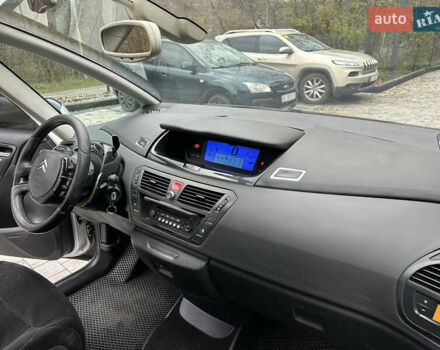 Сірий Сітроен С4 Пікассо, об'ємом двигуна 2 л та пробігом 220 тис. км за 4990 $, фото 3 на Automoto.ua