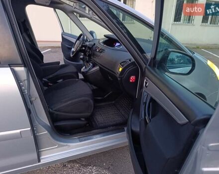 Серый Ситроен С4 Пикассо, объемом двигателя 1.75 л и пробегом 260 тыс. км за 5700 $, фото 13 на Automoto.ua