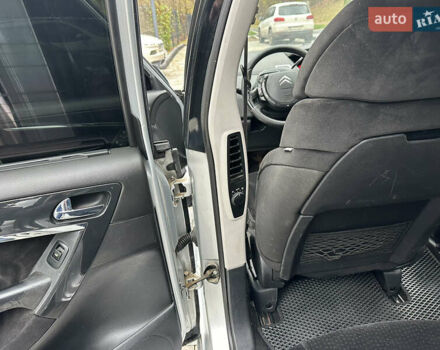 Сірий Сітроен С4 Пікассо, об'ємом двигуна 2 л та пробігом 220 тис. км за 4990 $, фото 30 на Automoto.ua