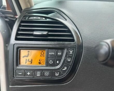 Сірий Сітроен С4 Пікассо, об'ємом двигуна 2 л та пробігом 227 тис. км за 5300 $, фото 26 на Automoto.ua