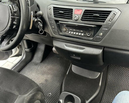 Сірий Сітроен С4 Пікассо, об'ємом двигуна 2 л та пробігом 220 тис. км за 4990 $, фото 23 на Automoto.ua