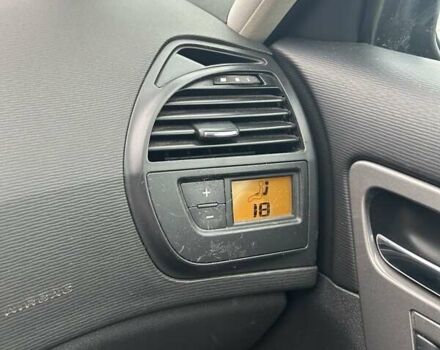 Серый Ситроен С4 Пикассо, объемом двигателя 1.56 л и пробегом 194 тыс. км за 4500 $, фото 12 на Automoto.ua