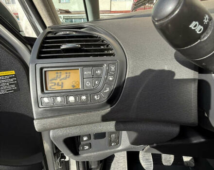 Серый Ситроен С4 Пикассо, объемом двигателя 2 л и пробегом 351 тыс. км за 5800 $, фото 21 на Automoto.ua