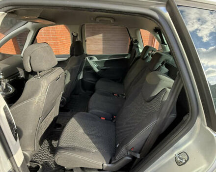 Серый Ситроен С4 Пикассо, объемом двигателя 2 л и пробегом 351 тыс. км за 5800 $, фото 18 на Automoto.ua