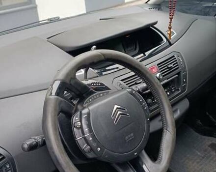 Серый Ситроен С4 Пикассо, объемом двигателя 2 л и пробегом 390 тыс. км за 7200 $, фото 4 на Automoto.ua