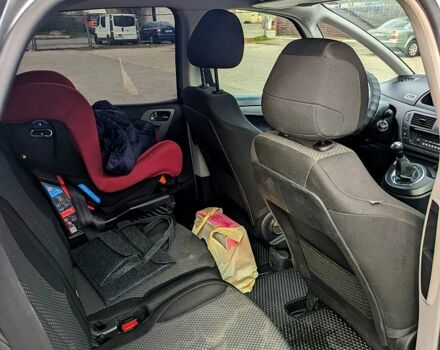 Серый Ситроен С4 Пикассо, объемом двигателя 1.6 л и пробегом 212 тыс. км за 5600 $, фото 9 на Automoto.ua