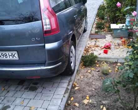 Серый Ситроен С4 Пикассо, объемом двигателя 1.56 л и пробегом 252 тыс. км за 5400 $, фото 6 на Automoto.ua