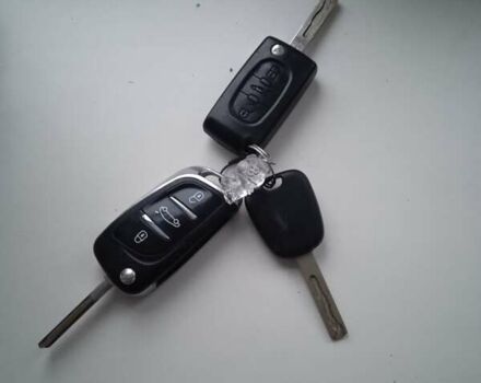 Серый Ситроен С4 Пикассо, объемом двигателя 1.56 л и пробегом 252 тыс. км за 5400 $, фото 18 на Automoto.ua