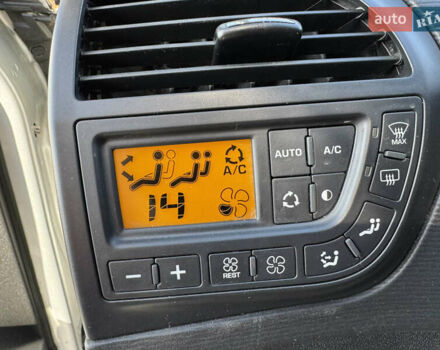 Серый Ситроен С4 Пикассо, объемом двигателя 1.56 л и пробегом 216 тыс. км за 5999 $, фото 63 на Automoto.ua