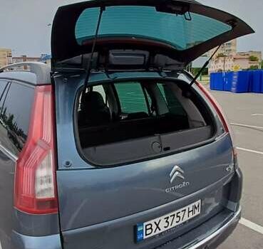 Серый Ситроен С4 Пикассо, объемом двигателя 2 л и пробегом 212 тыс. км за 7999 $, фото 5 на Automoto.ua