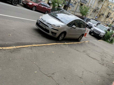 Ситроен С4 Пикассо 2007 в Киеве на Automoto.ua Серый Ситроен С4 Пикассо, объемом двигателя 1.6 л и пробегом 240 тыс. км за 5000 $, фото 1 на Automoto.ua