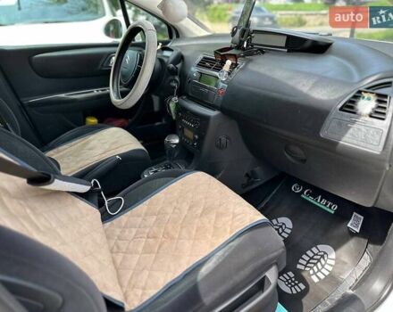 Белый Ситроен С4, объемом двигателя 2 л и пробегом 224 тыс. км за 6500 $, фото 16 на Automoto.ua