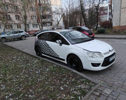 Белый Ситроен С4, объемом двигателя 1.6 л и пробегом 292 тыс. км за 2800 $, фото 1 на Automoto.ua