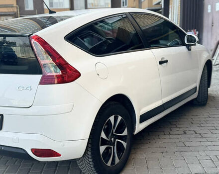 Белый Ситроен С4, объемом двигателя 1.59 л и пробегом 230 тыс. км за 4300 $, фото 3 на Automoto.ua